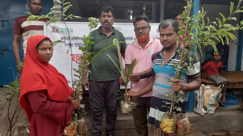 শ্যামনগরে প্রাথমিক দলের ১০০০ সদস্যকে ৩০০০ ফলজ বৃক্ষের চারা ব
